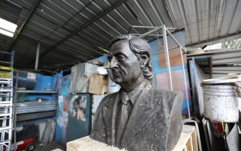 El busto del exmandatario Néstor Kirchner.