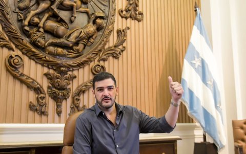 Alcalde. Alvarez llegó desde temprano al Municipio, este lunes 15 de mayo.