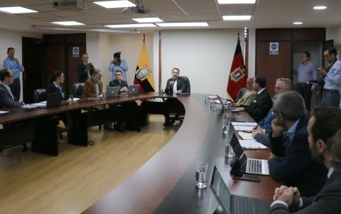 Cuentas claras. En el primer piso del Municipio se reunió el nuevo alcalde con ambas entidades a cargo del sistema metro de Quito para conocer la realidad.