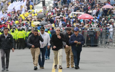 Los simpatizantes y autoridades del Gobierno siguen llegando hasta la Asamblea.