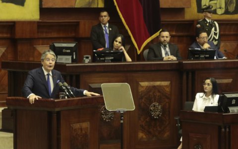 Guillermo Lasso en el pleno de la Asamblea.