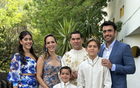 Vilma Sotomayor con su familia.