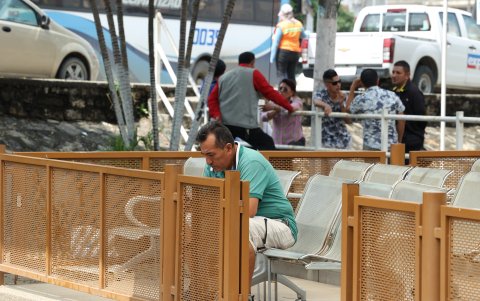 Las áreas destinadas para la espera para los ciudadanos que realizan un trámite lucieron vacías durante la jornada.