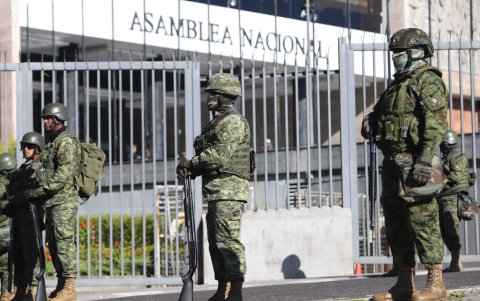 El Palacio Legislativo amaneció militarizado, luego que entre en vigencia la muerte cruzada.