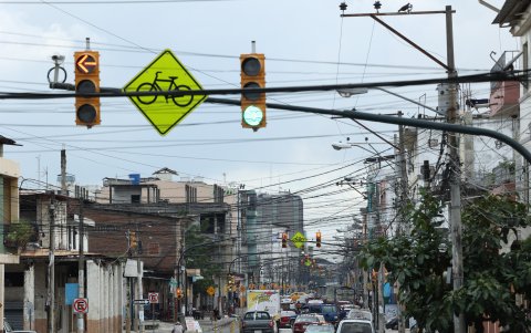 Giros. Los giros que dan prioridad en el tránsito confunden a la ciudadanía.