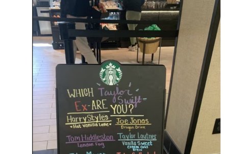 Pizarra promocional de Starbucks