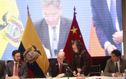 El 11 de mayo de 2023, el ministro de Producción firmó el tratado de libre comercio con China,