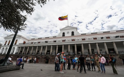 Una relativa calma vivía Ecuador en las primeras horas de este jueves, un día después de que el jefe de Estado, Guillermo Lasso, disolviese la Asamblea Nacional (Parlamento) y pidiese la convocatoria a elecciones generales anticipadas.