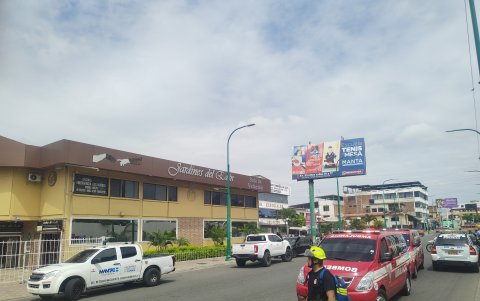 La funeraria y sus salas de velación están ubicadas en una zona céntrica de Manta, frente al cementerio general de la ciudad. El hecho ocurrió en la avenida Flavio Reyes y calle 25.