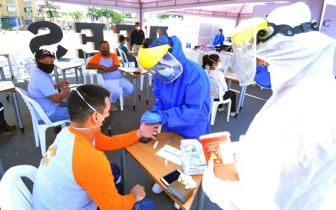 En la fase crítica de la pandemia de COVID-19 fue clave el apoyo de las universidades en la aplicación de pruebas de diagnóstico.
