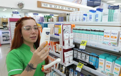 Las farmacias también ofrecen opciones más económicas a sus clientes.