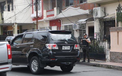 Transporte. El vehículo en el que se movilizaban los presuntos secuestradores fue abandonado en un barrio aledaño.