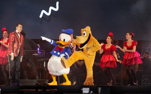 Los personajes, las canciones y bailes alusivos despertaron los aplausos de grandes y chicos.