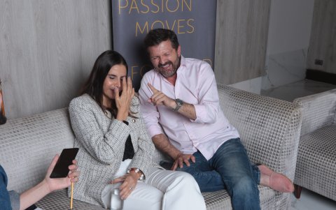 Las bromas no faltaron entre Natalia Ramírez y Julio César Herrera.