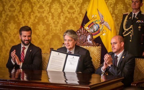 Guillermo Lasso ha firmado dos decretos leyes, uno tributario y otro sobre las zonas francas.