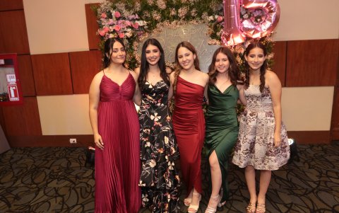 Doménica Zurita, Fiorella Rendón, Miah Sorrosa, Paola Serrado y Daniela Rendón.