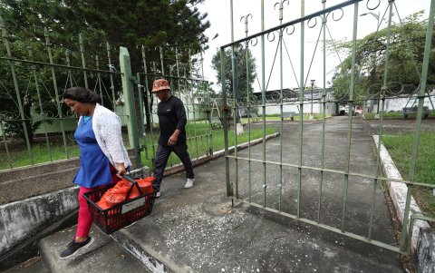 Algunas áreas verdes tienen guardianía que la comunidad ha contratado.