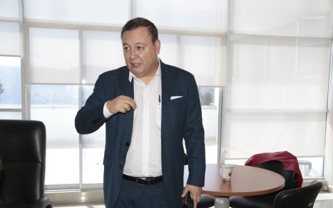 En entrevista con EXPRESO, el ministro Zapata reveló que intentaron sobornarlo cuando ingresó.