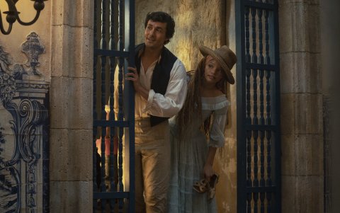 Jonah Hauer-King es el príncipe Eric y Halle Bailey es Ariel.