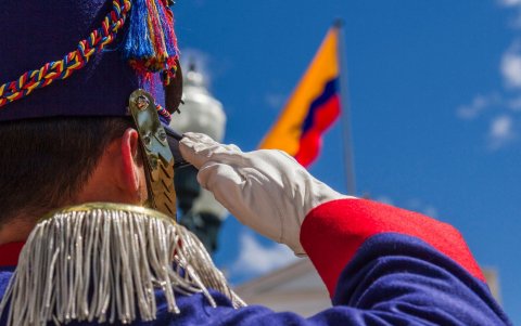 La conmemoración del 24 de mayo también invita a reflexionar sobre los desafíos actuales que enfrentamos como nación