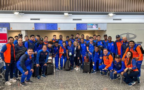 La Tri dejó ayer San Juan para ir a Santiago del Estero, donde medirá a Fiyi.