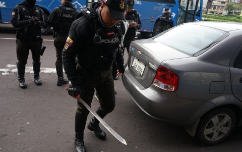 Arma. En el Playón de La Marín se encontró un machete en un vehículo.