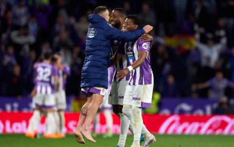 Platita (d) estuvo en Real Valladolid de España, su último club en Europa.