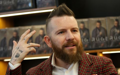 “Me considero un buen amigo, alguien que te apoya mientras sanas; pero sí siento la responsabilidad de hacer las cosas de manera consciente y de ser muy diligente”.