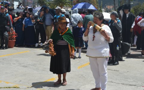 Ceremonia. Las comunidades indígenas preparan una ceremonia especial cuando se va a entregar a sus líderes el bastón.