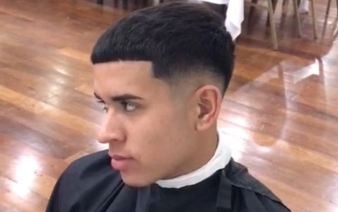 Kendry Páez, además de un corte de cabello, solicitó un perfilado de cejas.