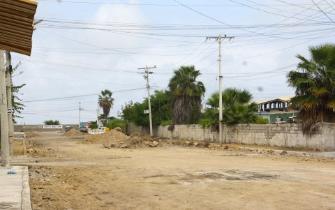 Aún se debe asfaltar la avenita Atahualpa, que colinda con la Cuarta, en Salinas.