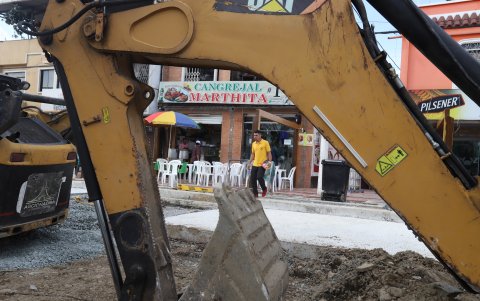 Los comerciantes se encuentran prácticamente encerrados por las maquinarias