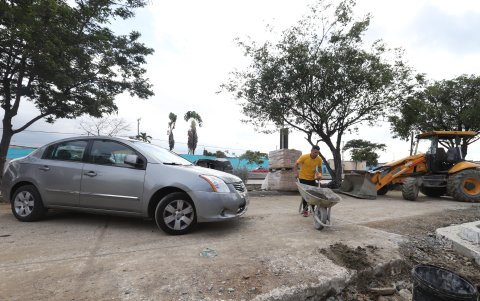 Dificultades. Los residentes del sitio tienen problemas para parquear en los exteriores de sus viviendas.