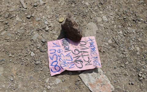 Este fue el mensaje que se halló en el sitio del crimen.