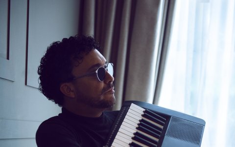 Sigue siendo muy minucioso con el proceso musical.