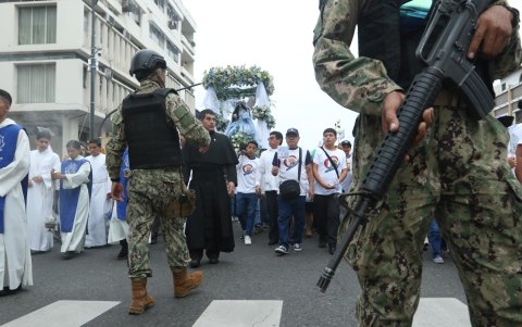 Seguridad. Militares, policías y bomberos custodiaron toda la ruta.