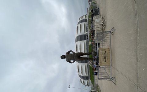 Las afueras de los estadios tampoco son aprovechadas para la propaganda o algún tipo de actividad.