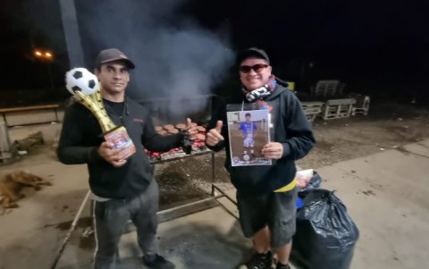Fernando con el policía chileno que incluso le dio posada en Argentina.