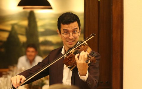 Kevin Rivadeneira matizó el ambiente con música propia de Italia.