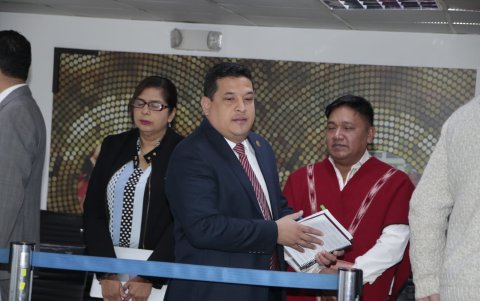 El presidente del CPCCS, Alembert Vera, niega que exista una suerte de persecución concertada con la fiscal Salazar.