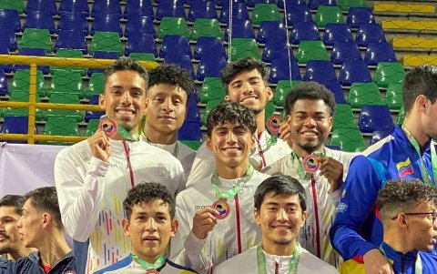 La selección masculina tricolor fue bronce en kumite por equipos.