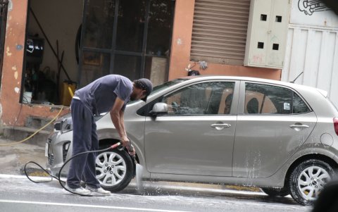Causas. El desperdicio indiscriminado del líquido vital es uno de los elementos que ha generado el decrecimiento de la capacidad de suministro del servicio.