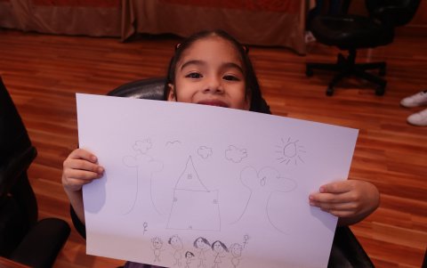 Arianna tiene 5 años y quiere más parques para salir a jugar.