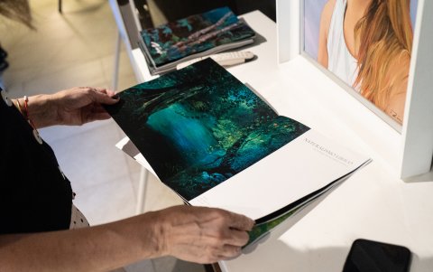 Las obras son en óleo y con una técnica detallista y minuciosa.