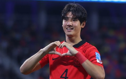 Seok Hyun Choi de Corea del Sur celebra su gol, en el partido de los octavos de final de la Copa Mundial de Fútbol sub-20 entre Ecuador y Corea del Sur.