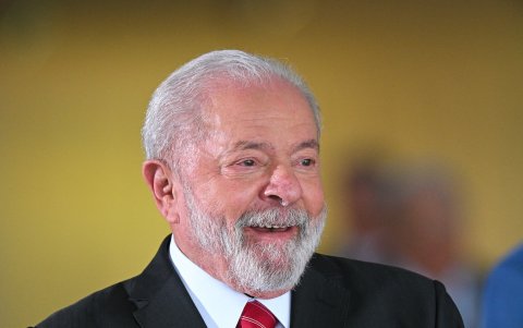 El presidente de Brasil, Luiz Inácio Lula da Silva, dcie que hay que invertir en eudcación y en salud,