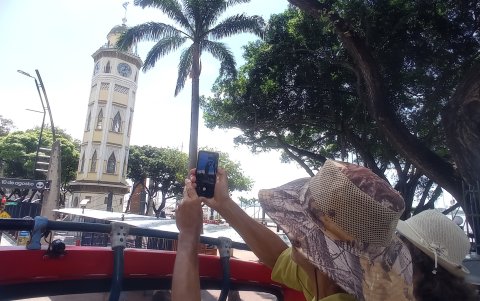 Los detalles de la Torre Morisca fueron creados por el arquitecto Juan Antonio Orús Marinyá, en la década de 1930.