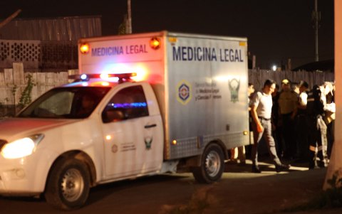 En la escena del crimen, el equipo forense encontró 40 indicios balísticos.