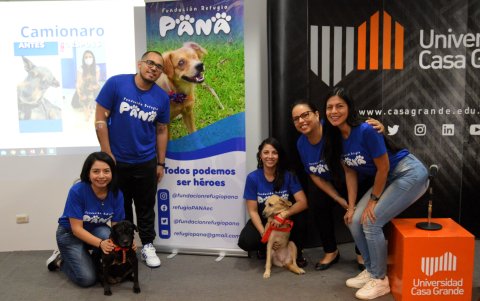 Parte del grupo de estudiantes que prepararon el encuentro.