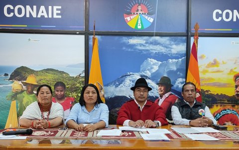 Iza hizo el anuncio de la declinación de la candidatura un par de horas antes que el presidente Lasso.